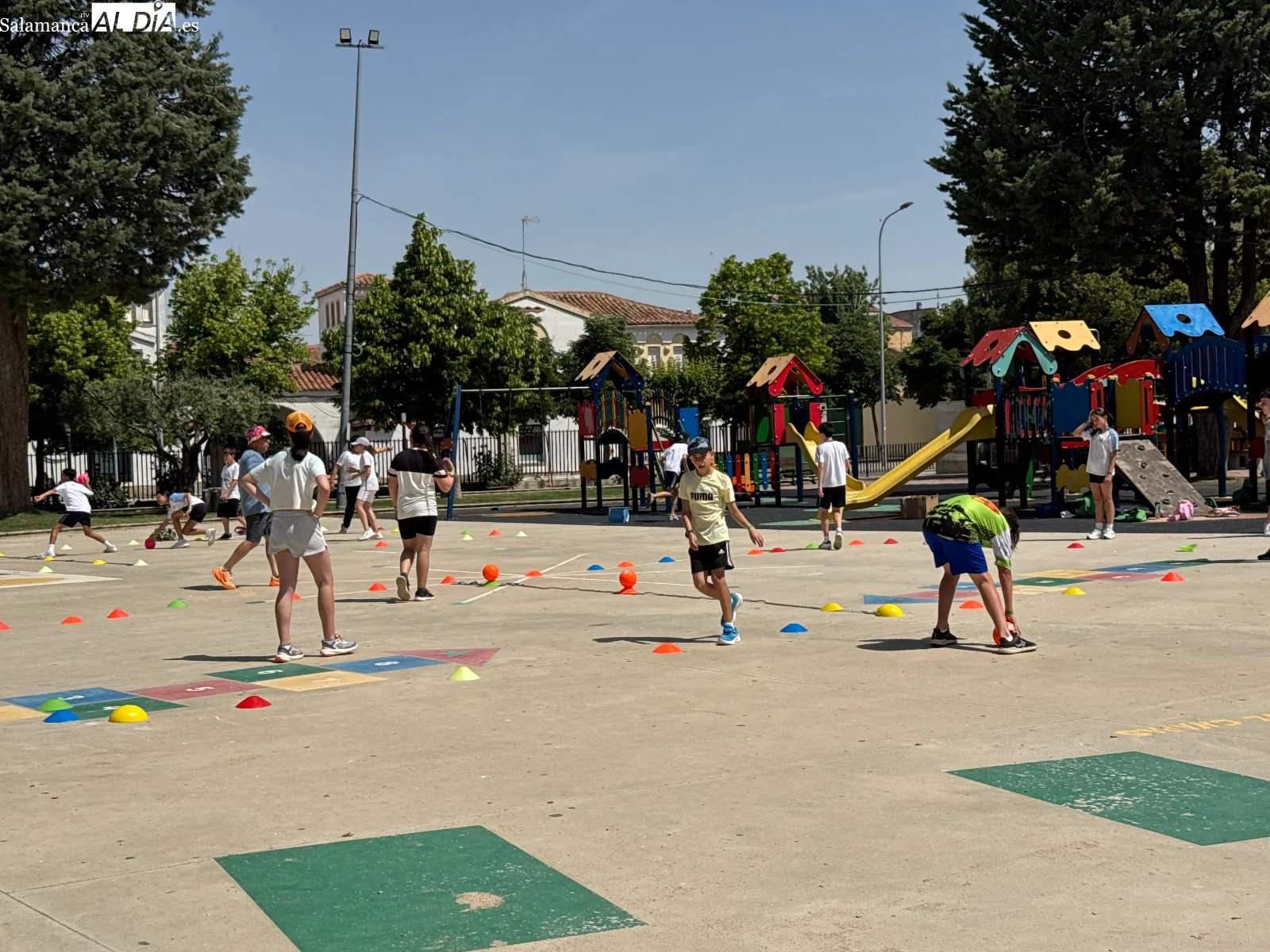 Foto 2 - Cientos de escolares se unen para participar en Pe&ntilde;aranda en el D&iacute;a de la Educaci&oacute;n F&iacute;sica en la Calle