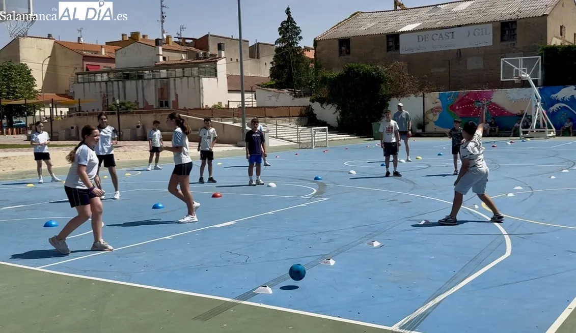 Foto 5 - Cientos de escolares se unen para participar en Pe&ntilde;aranda en el D&iacute;a de la Educaci&oacute;n F&iacute;sica en la Calle