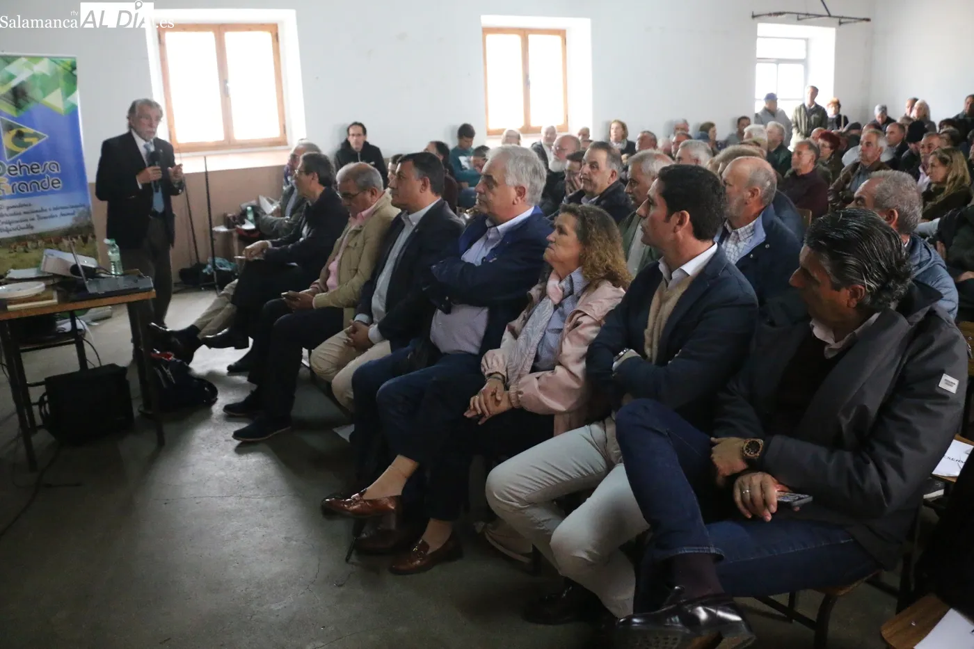 Nuevo éxito de las jornadas de promoción de vacuno de carne organizadas por el Ayuntamiento de Peralejos de Abajo / CORRAL
