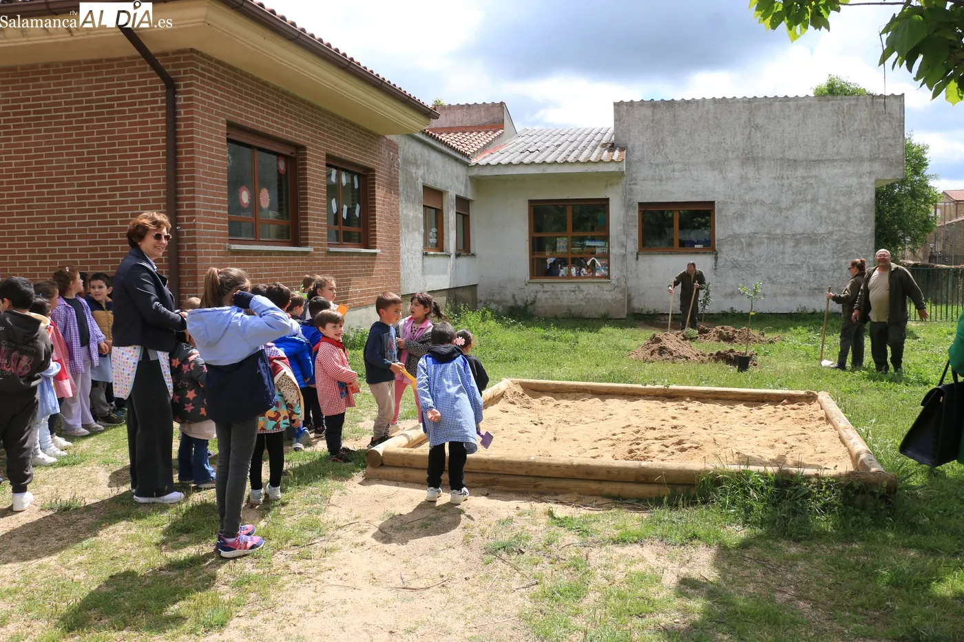 Inauguración oficial del programa mixto de formación y empleo en jardinería 'Lumbrales Natur' / CORRAL