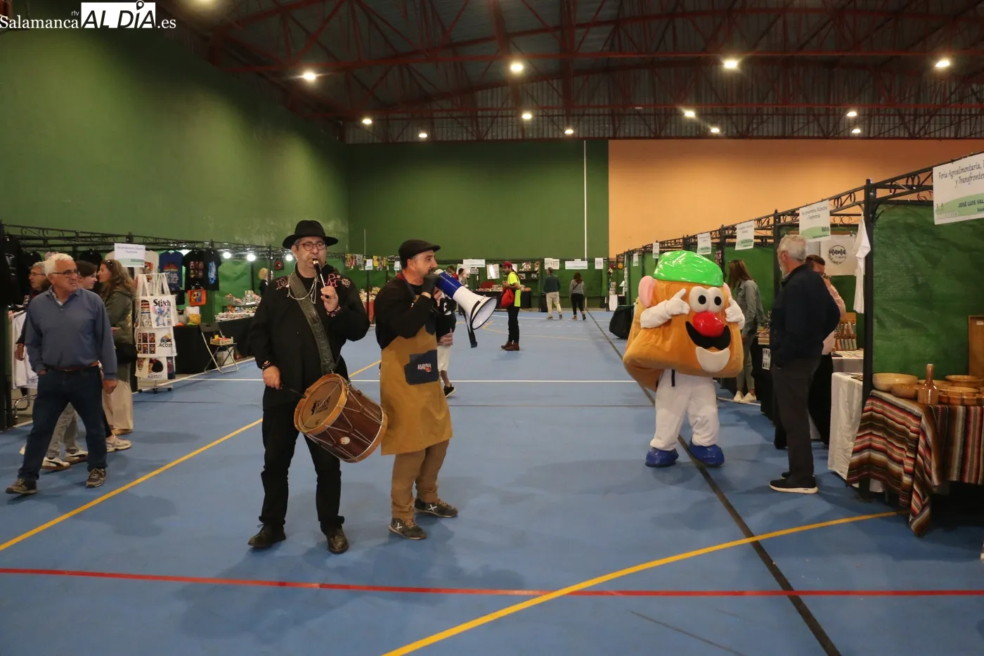 Buena afluencia de público y ventas en la XXIX Feria Multisectorial de Lumbrales / CORRAL
