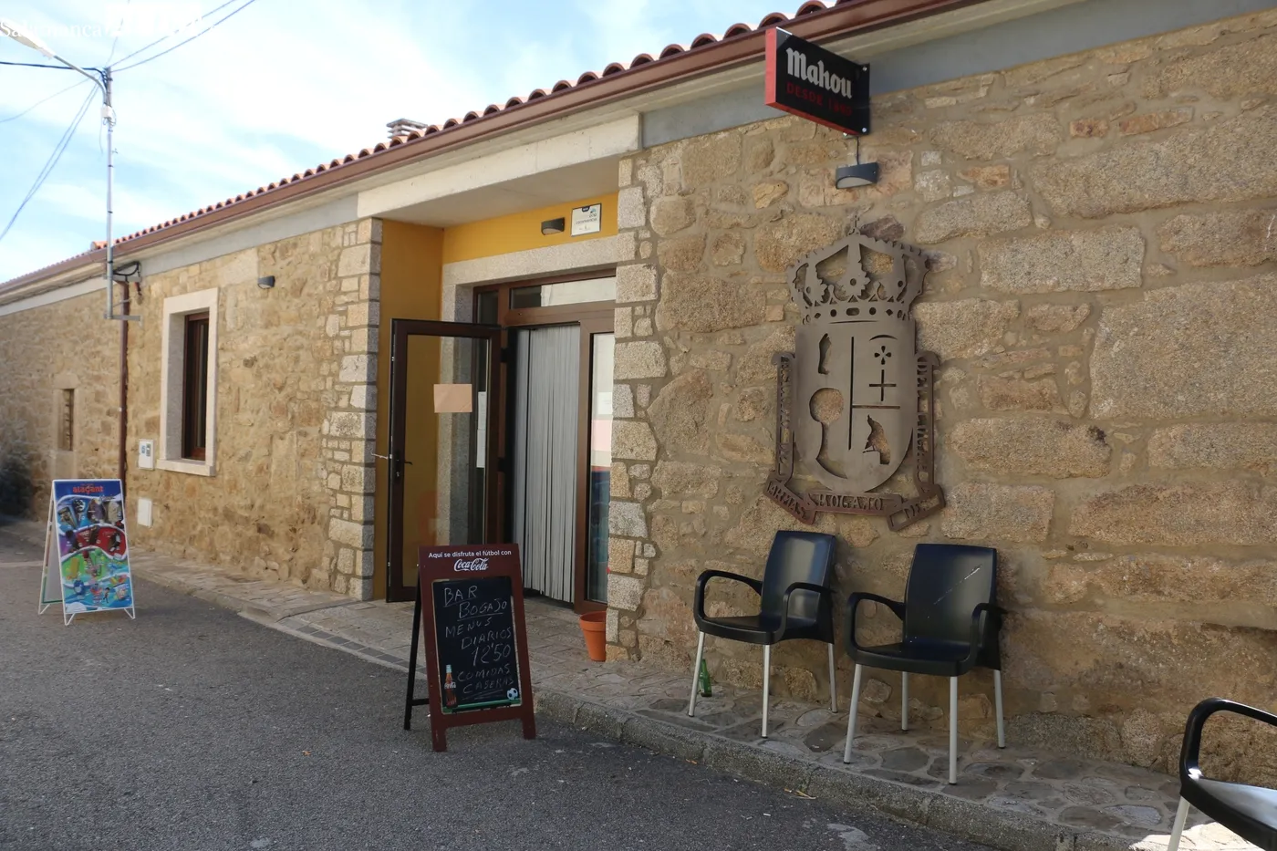 El bar municipal de Bogajo ofrece menú del día a 12,50 euros y comidas y cenas por encargo los fines de semana / CORRAL