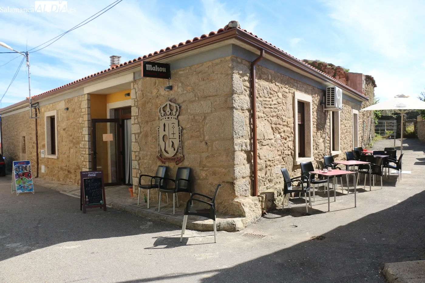 El bar municipal de Bogajo ofrece menú del día a 12,50 euros y comidas y cenas por encargo los fines de semana / CORRAL