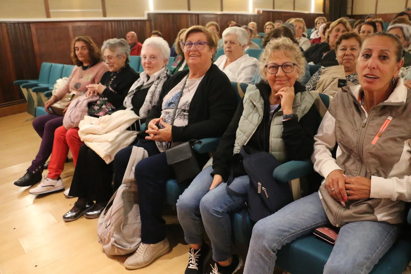 Foto 10 - M&aacute;s de 200 mujeres de la comarca conocen en Villarino la correspondencia femenina de Unamuno