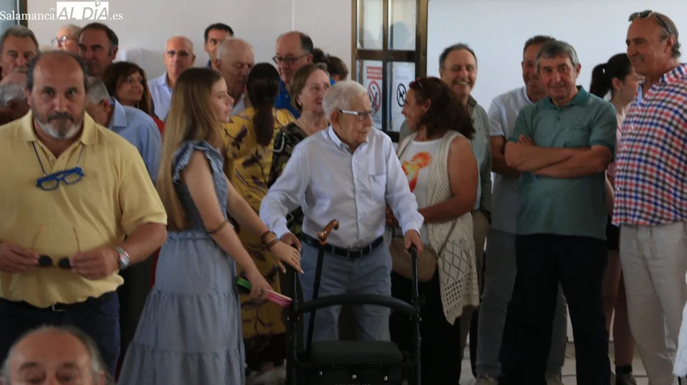 Homenaje a Arturo de Inés Calvo en Villaseco de los Reyes / CORRAL
