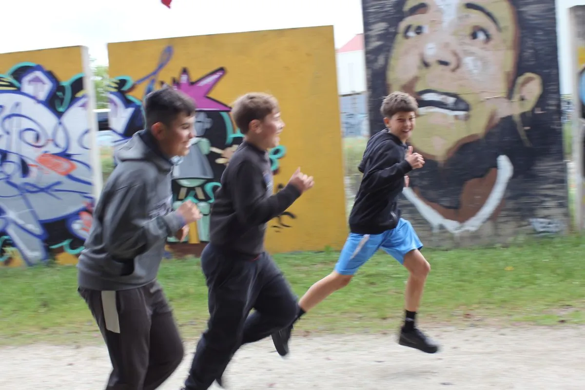 Foto 3 - El IES Mateo Hern&aacute;ndez, fiel a su cita con la Carrera y el Bocadillo Solidarios, convierte el Parque de W&uuml;rzburg en una fiesta