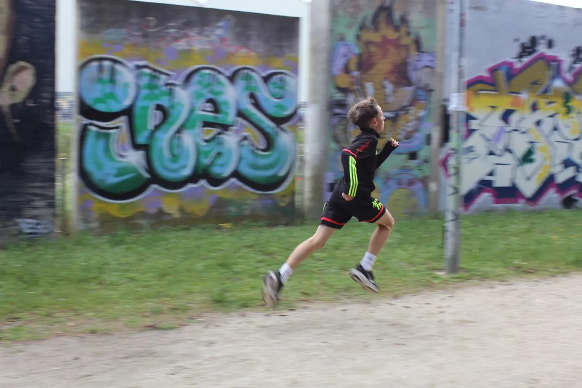 Foto 4 - El IES Mateo Hern&aacute;ndez, fiel a su cita con la Carrera y el Bocadillo Solidarios, convierte el Parque de W&uuml;rzburg en una fiesta