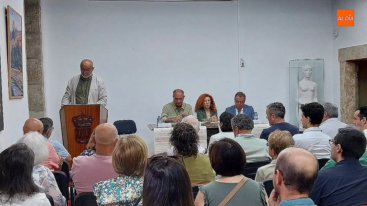 Foto 4 - Jos&eacute; Luis Francisco ingresa en la academia con un homenaje a la arqueolog&iacute;a mirobrigense