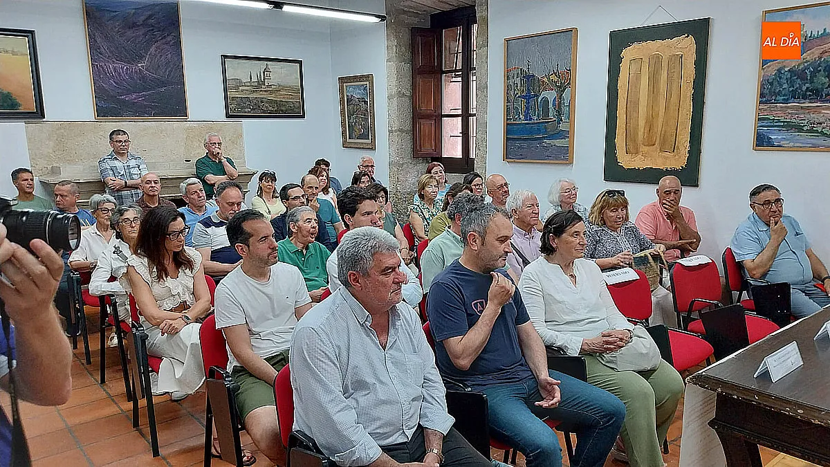 Foto 6 - Jos&eacute; Luis Francisco ingresa en la academia con un homenaje a la arqueolog&iacute;a mirobrigense
