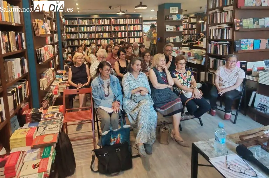 La presentación del último libro de Esperanza Ortega se convierte en un emotivo homenaje a la poesía. Foto de Chema García