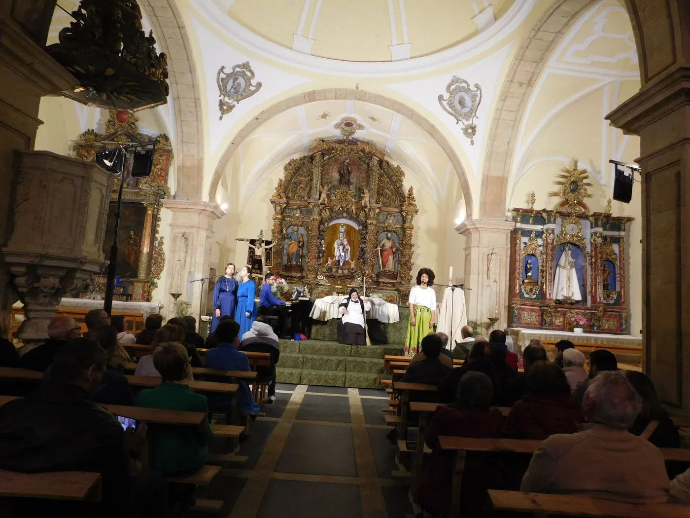 La iglesia de Machacón premia con una ovación la obra “Juan, el espíritu del amor”