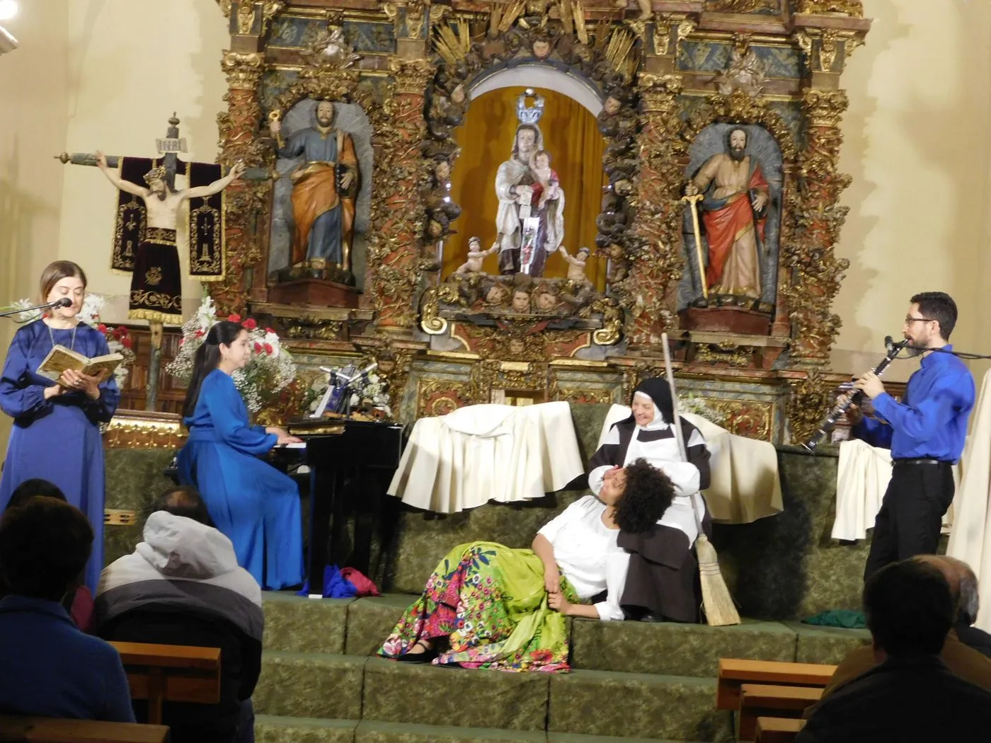 La iglesia de Machacón premia con una ovación la obra “Juan, el espíritu del amor”