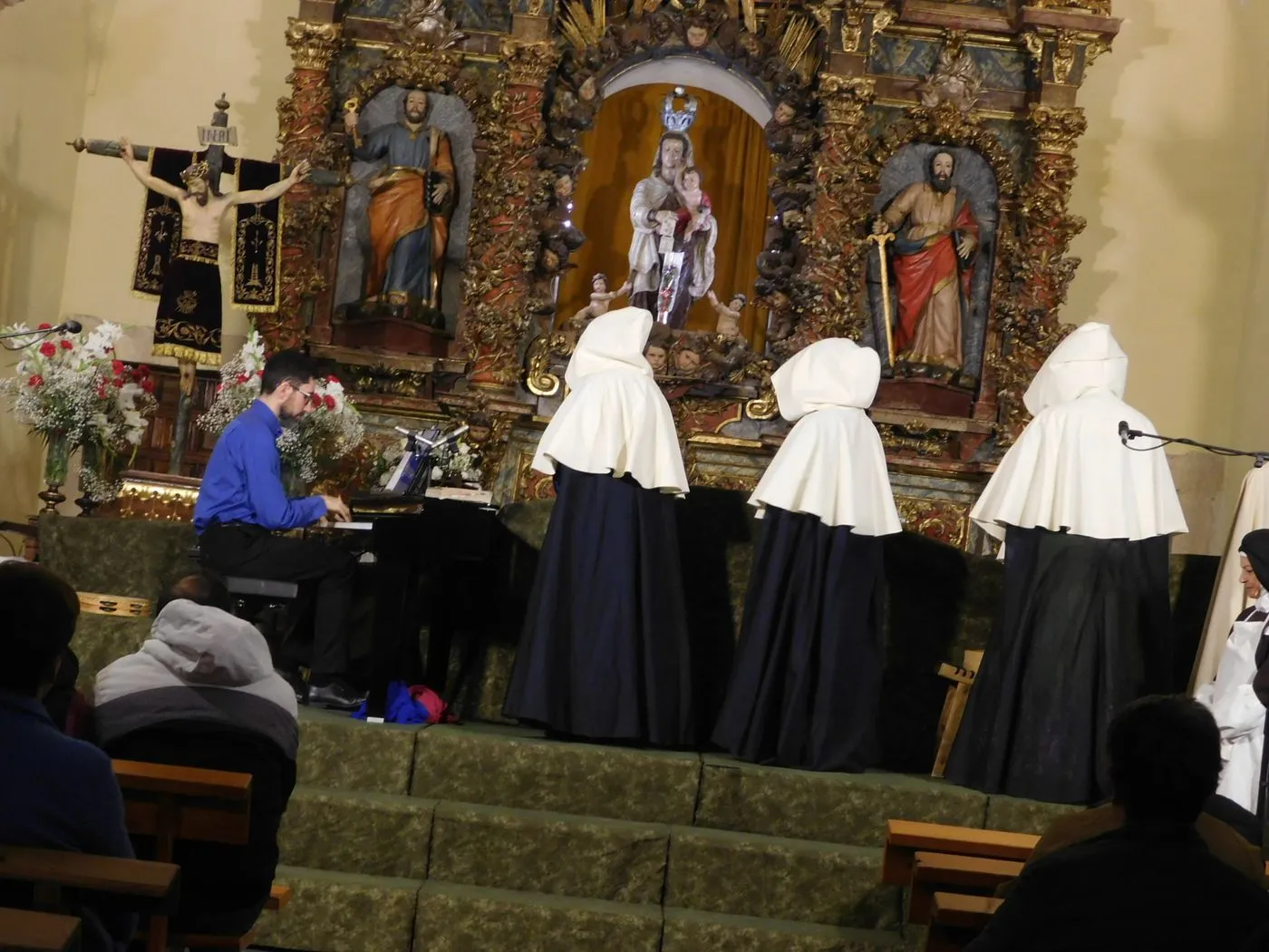 La iglesia de Machacón premia con una ovación la obra “Juan, el espíritu del amor”