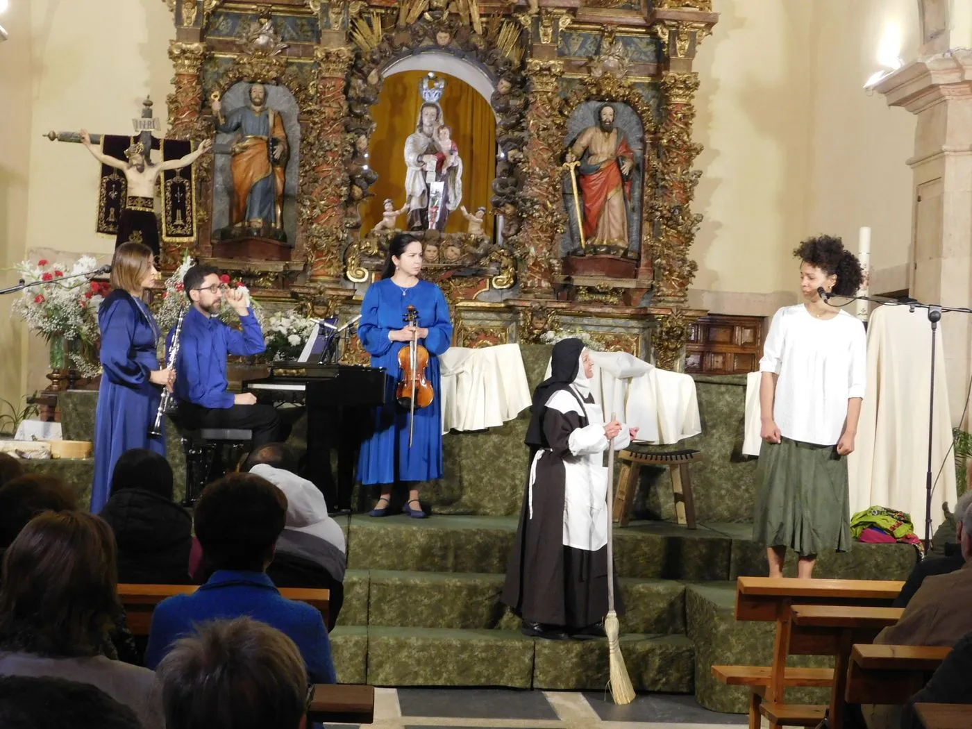 La iglesia de Machacón premia con una ovación la obra Juan, el espíritu del amor