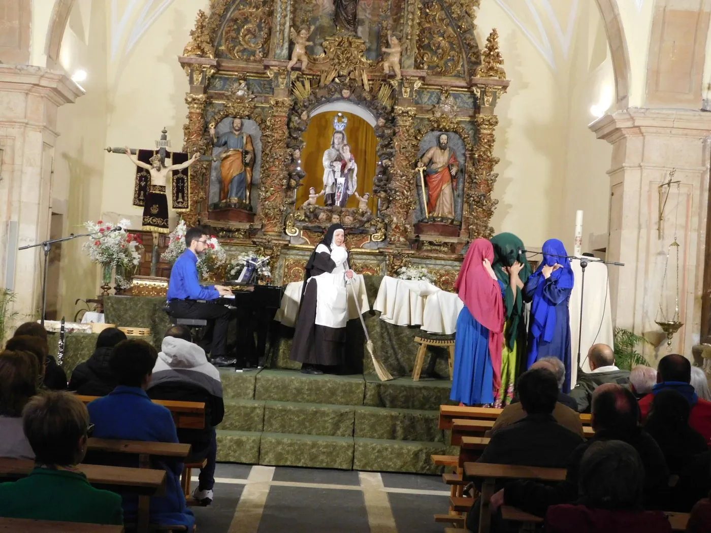 La iglesia de Machacón premia con una ovación la obra “Juan, el espíritu del amor”