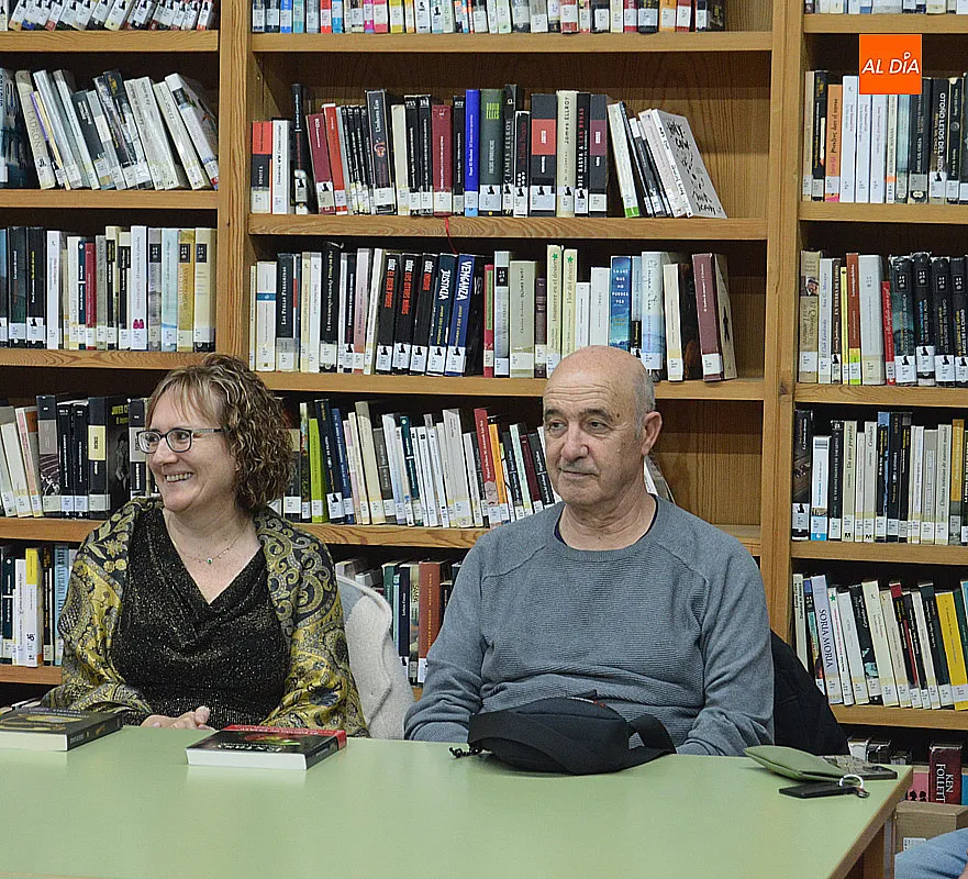Foto 4 - La escritora Concepci&oacute;n Guinaldo acerca la novela negra a los participantes de Mirolibro