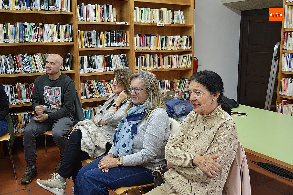 Foto 7 - La escritora Concepci&oacute;n Guinaldo acerca la novela negra a los participantes de Mirolibro