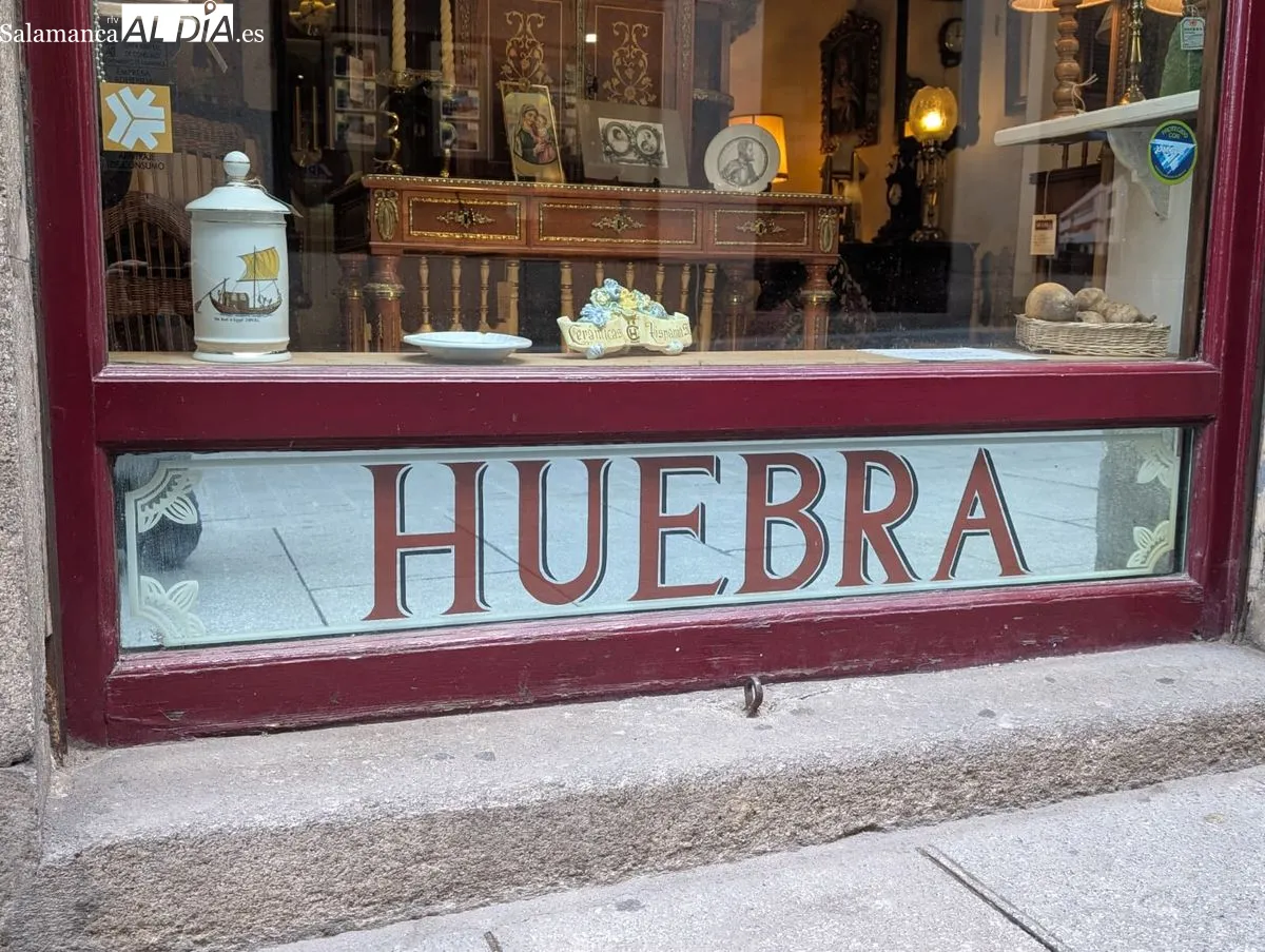 Carteles de espejo Muebles Huebra. Fotos: David Sañudo