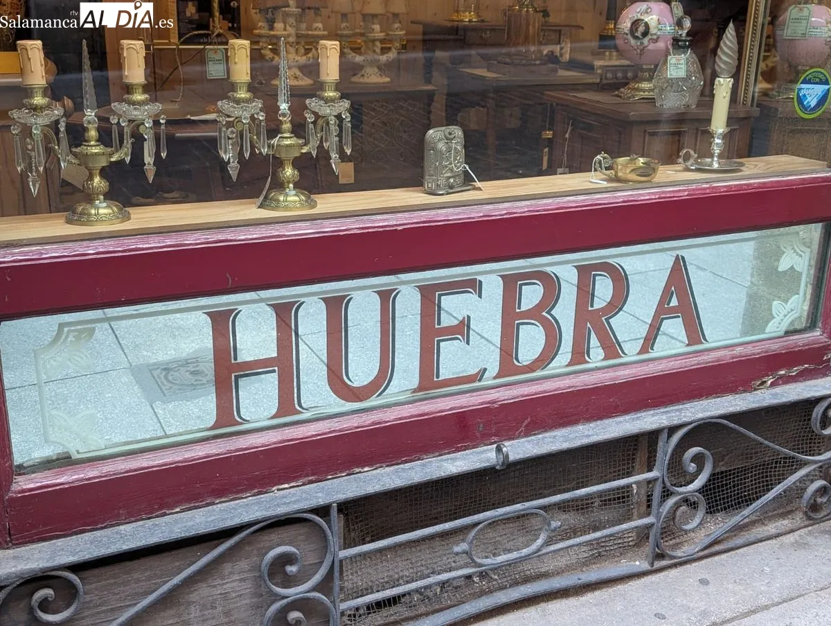 Carteles de espejo Muebles Huebra. Fotos: David Sañudo