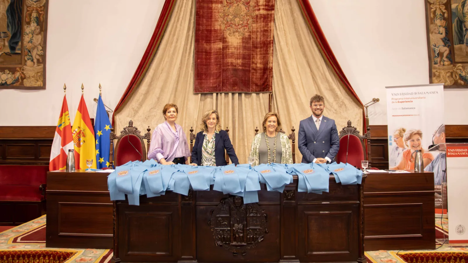Foto 4 - La USAL grad&uacute;a a 223 alumnos de la Experiencia en el Paraninfo