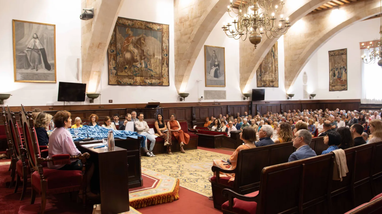 Foto 3 - La USAL grad&uacute;a a 223 alumnos de la Experiencia en el Paraninfo