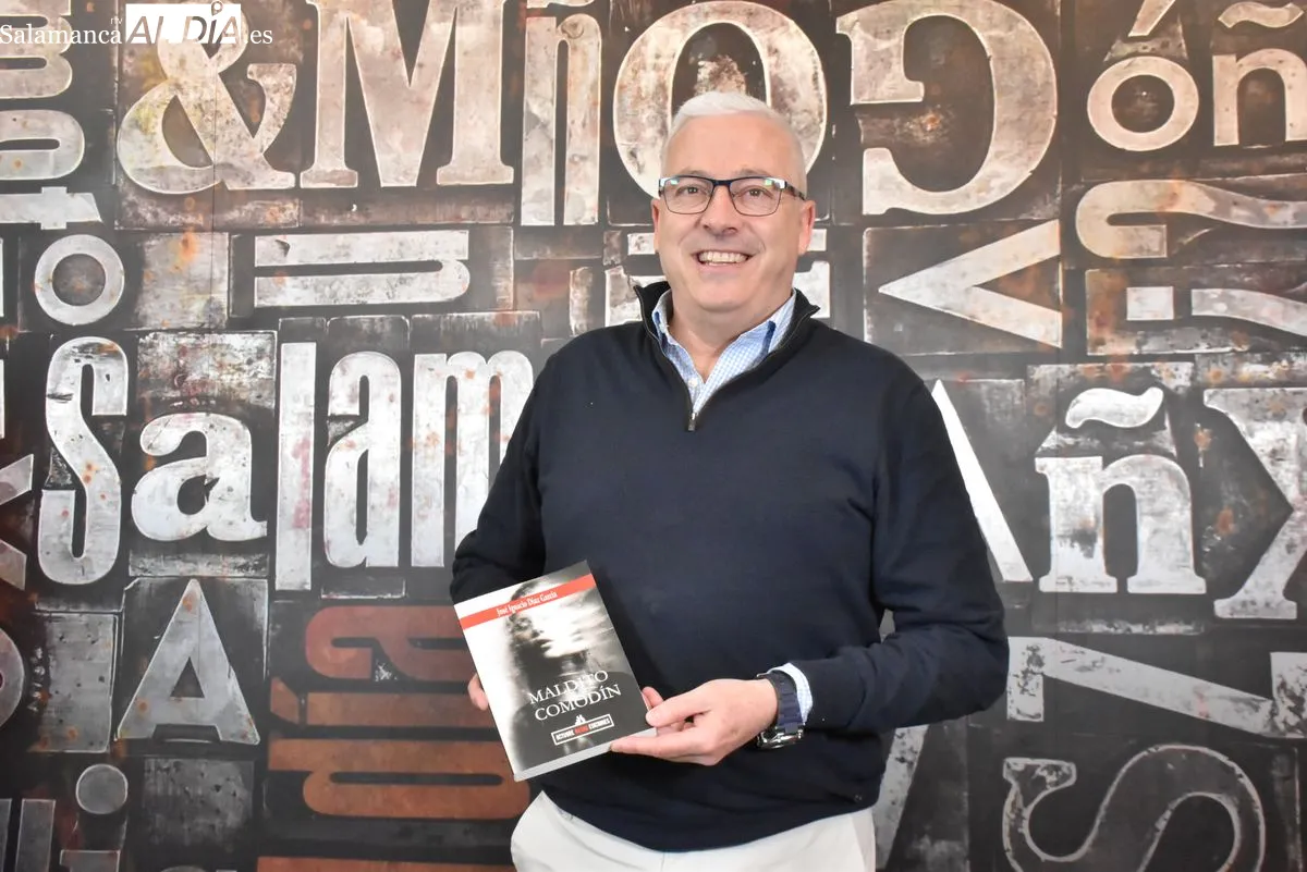 José Ignacio Díaz García presenta su novela Maldito comodín en Salamanca