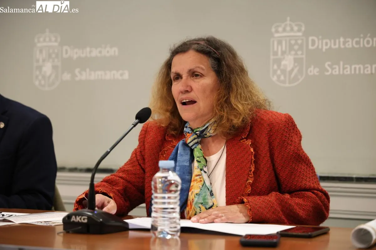 Presentación de la Feria Alimentaria y Muestra Artesana de Ledesma con la diputada de Ferias y Mercados, Nieves García Mateos, y el alcalde del municipio, Exuperancio Benito. Foto de David Sañudo