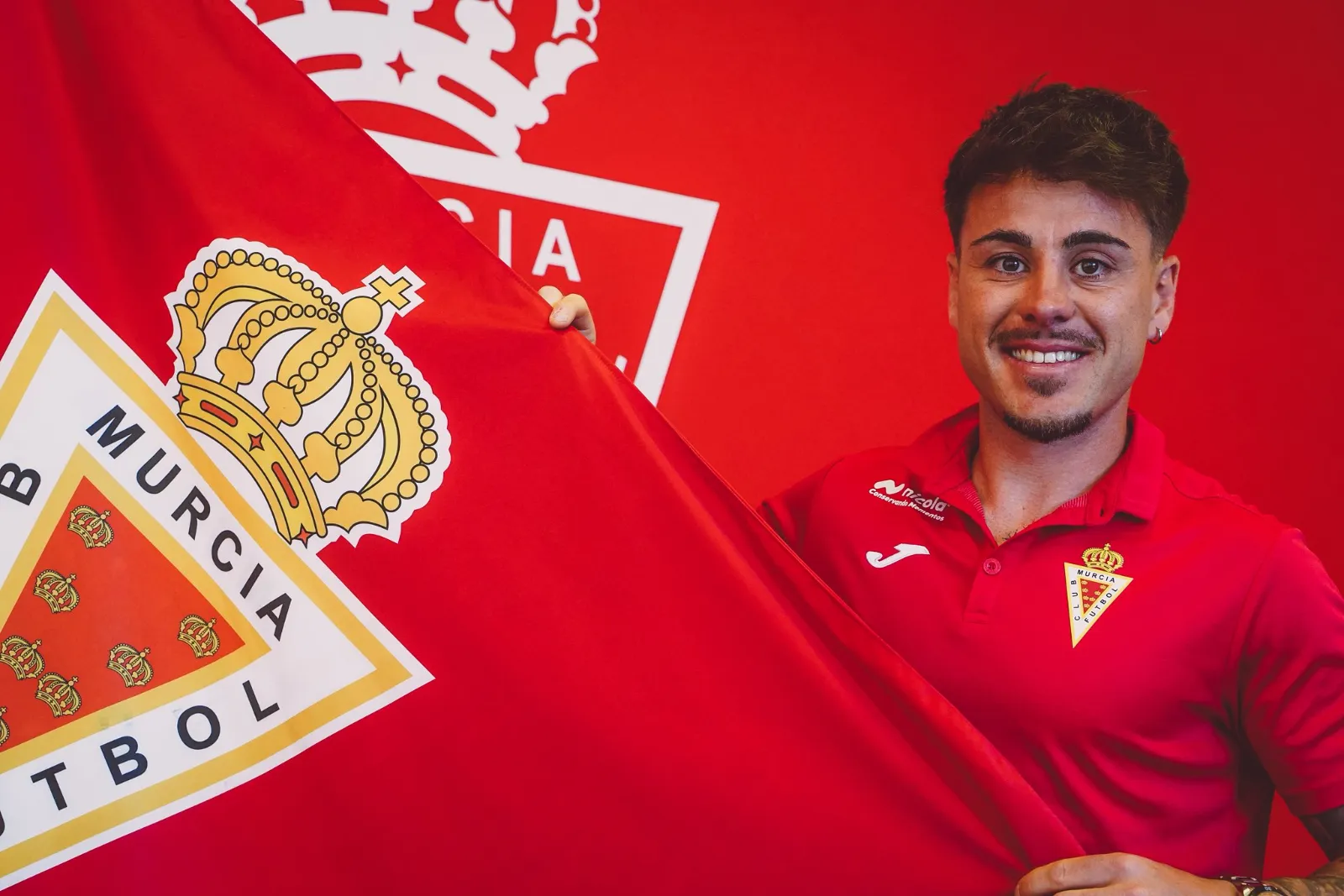 Olmedo firma por el Real Murcia tras su salida de Unionistas