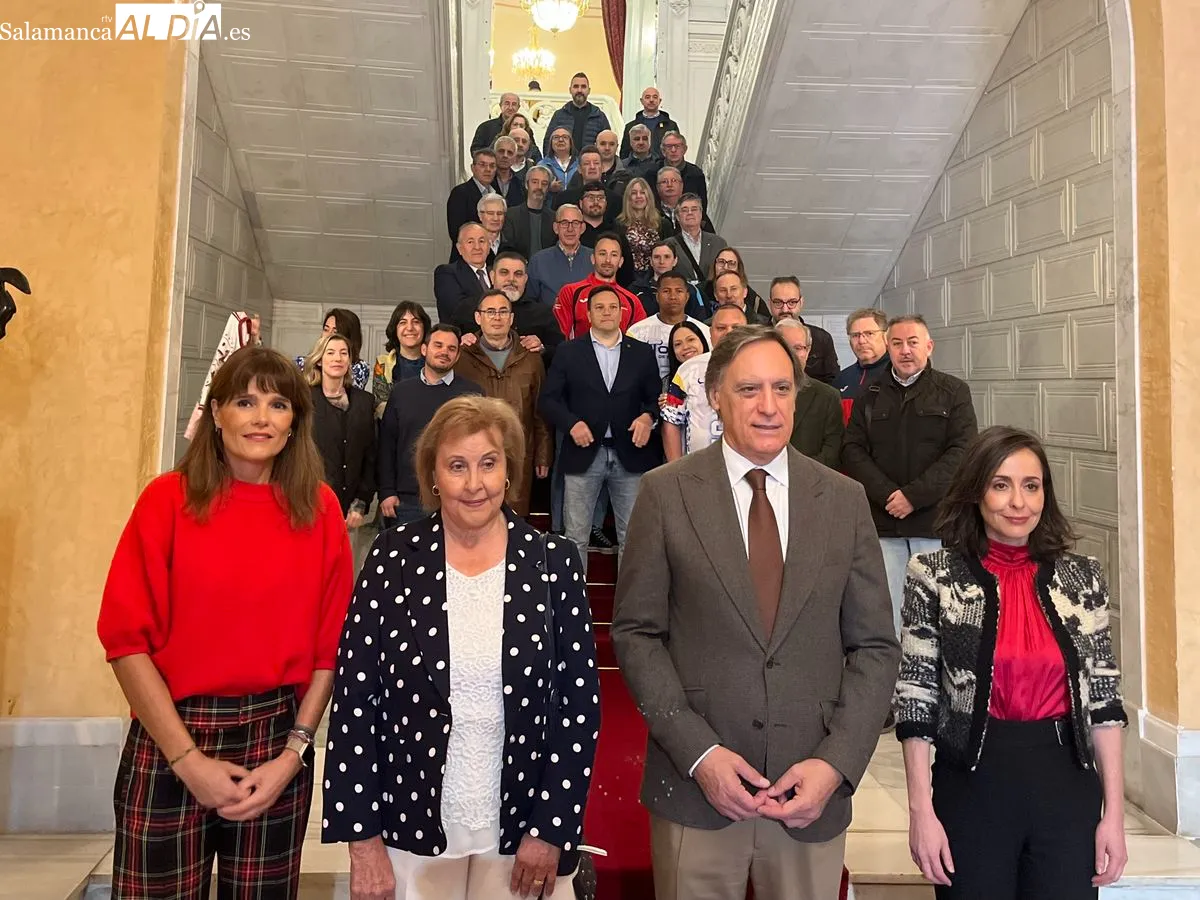 Presentación del programa de fiestas de San Juan de Sahagún en el Ayuntamiento. Foto de Emily Rivas