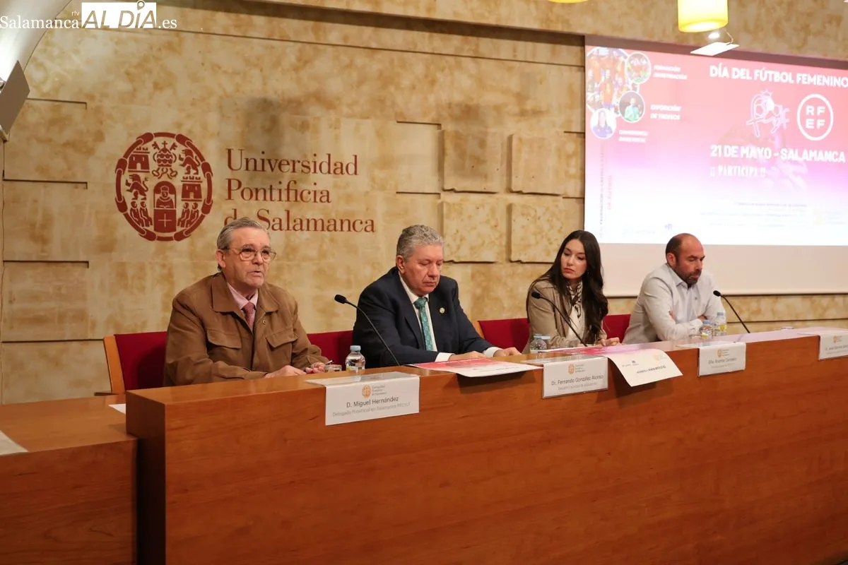 Presentación en la UPSA del Día del Fútbol Femenino. Foto de David Sañudo