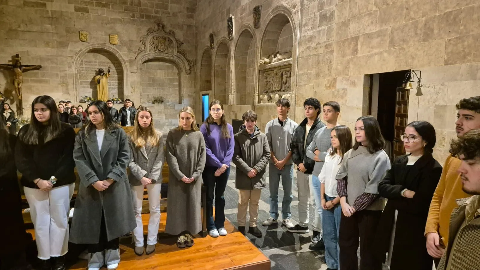 Cincuenta jóvenes se confirman en la Catedral Vieja de Salamanca