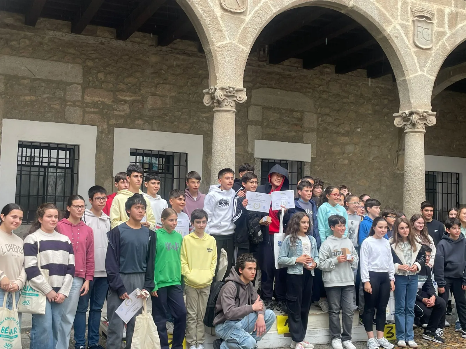 Foto 2 - Estudiantes mirobrigenses del IES Tierra y el Colegio Misioneras de la Providencia destacan en la fase provincial del &lsquo;Tour de Mates&rsquo;