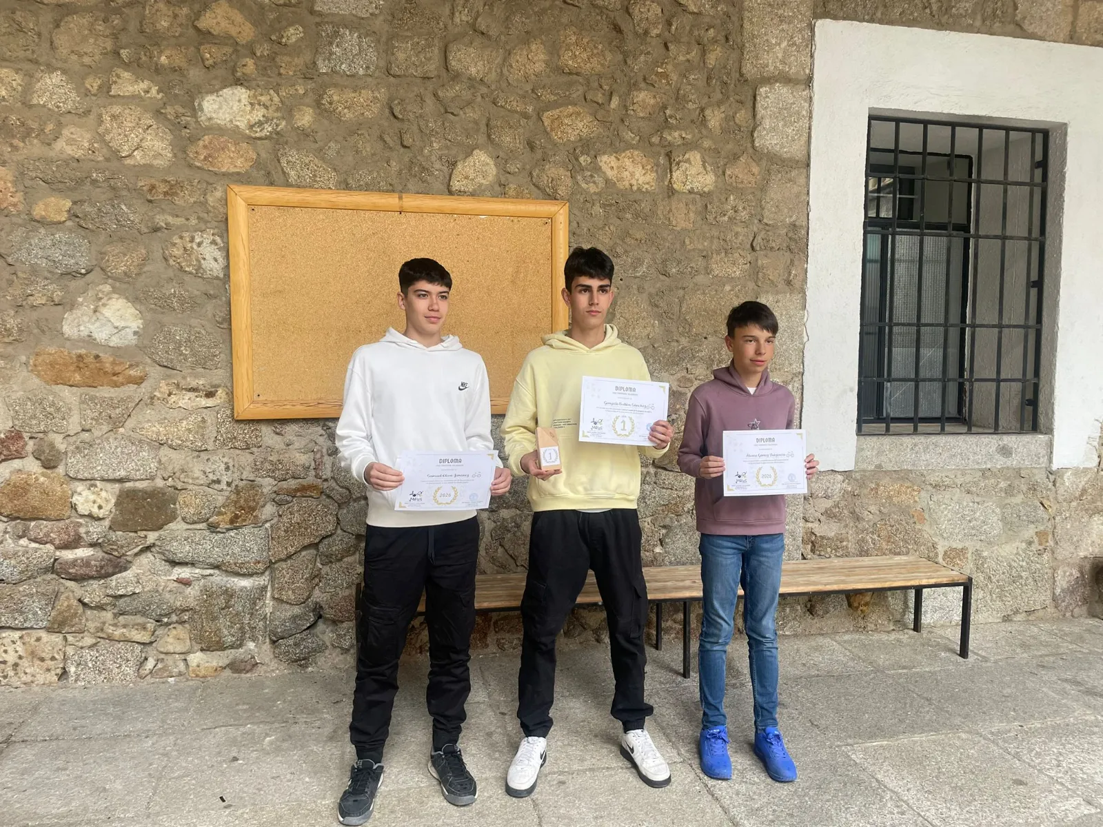 Foto 3 - Estudiantes mirobrigenses del IES Tierra y el Colegio Misioneras de la Providencia destacan en la fase provincial del &lsquo;Tour de Mates&rsquo;