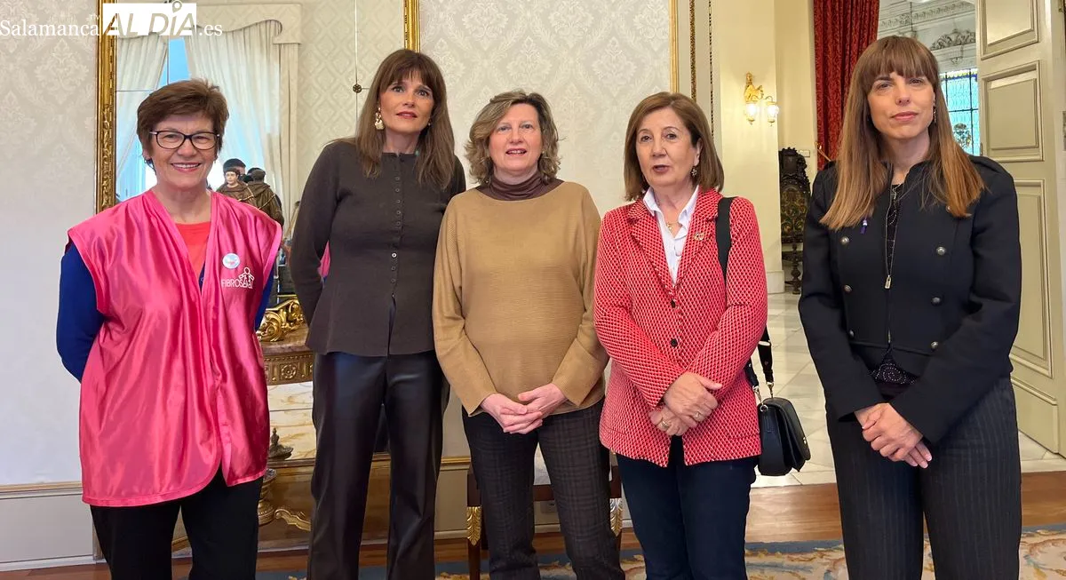 El Ayuntamiento de Salamanca se suma al Día Internacional de la Fibromialgia con una recepción a la asociación Afibrosal. Foto de Emily Rivas