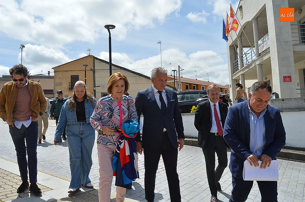 Visita institucional a las excavaciones y el aula de interpretación de la Villa Romana 
