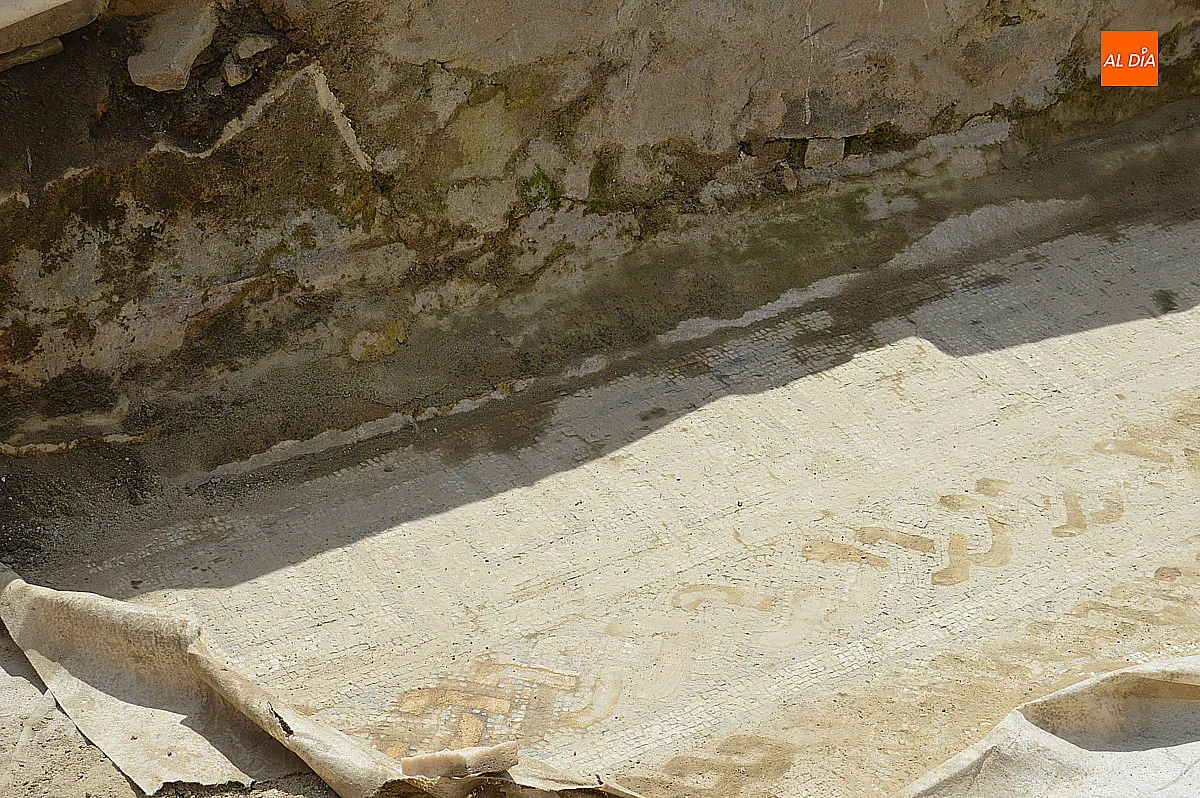 Visita institucional a las excavaciones y el aula de interpretación de la Villa Romana 