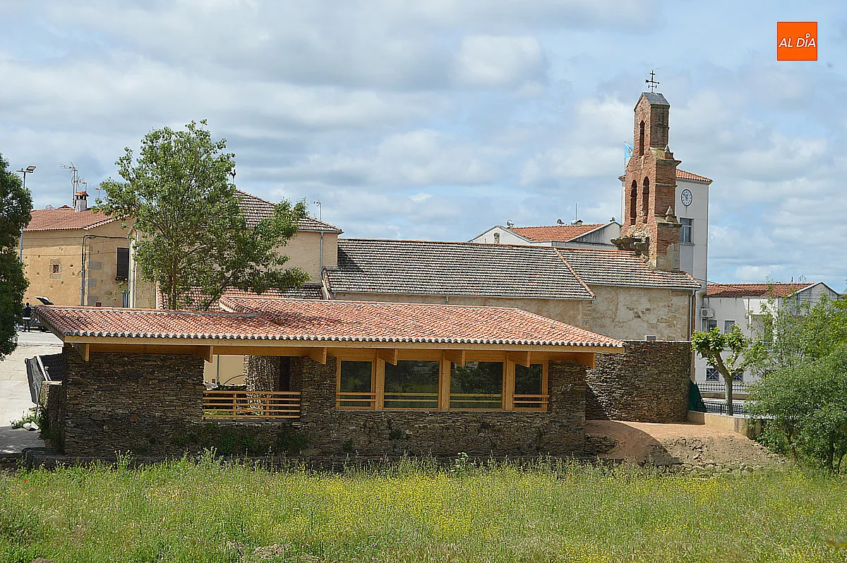 Visita institucional a las excavaciones y el aula de interpretación de la Villa Romana 