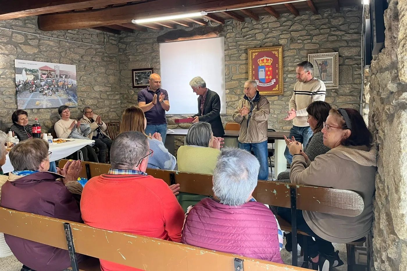 Reconocimiento en Guadramiro al médico José Montero de Paz, por su jubilación