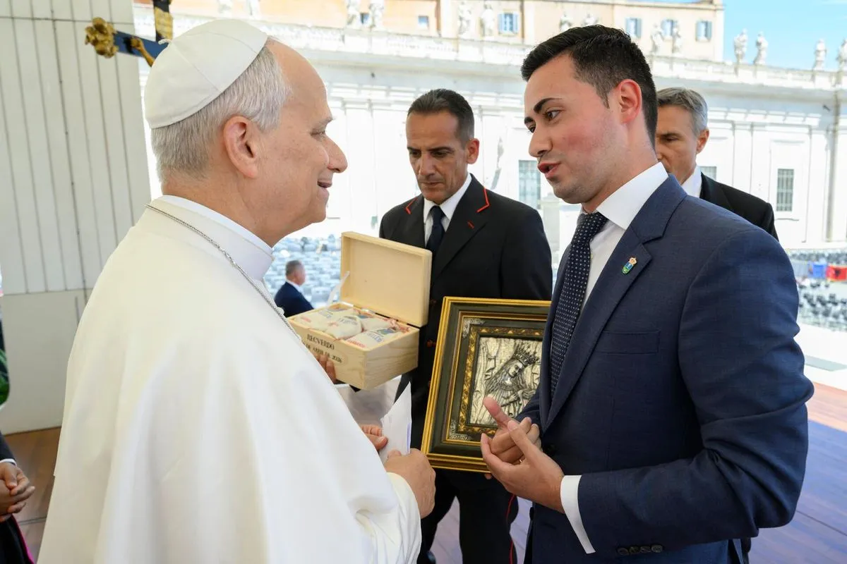 El Ayuntamiento de La Vellés participa en una audiencia con el Papa