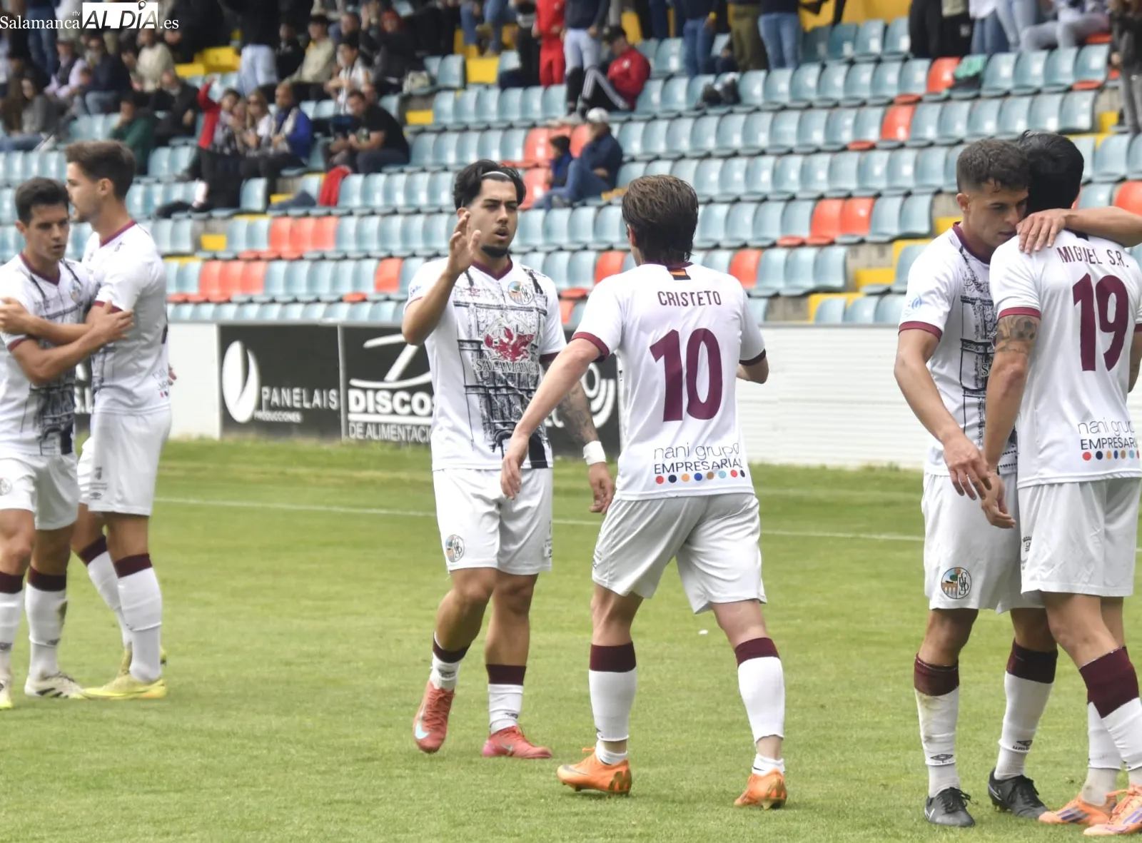 CLASIFICACIONES | Unionistas, a 5 del quinto; Salamanca UDS, sin premio; doble playoff en Tercera RFEF, fase de ascenso en el fútbol sala... y más