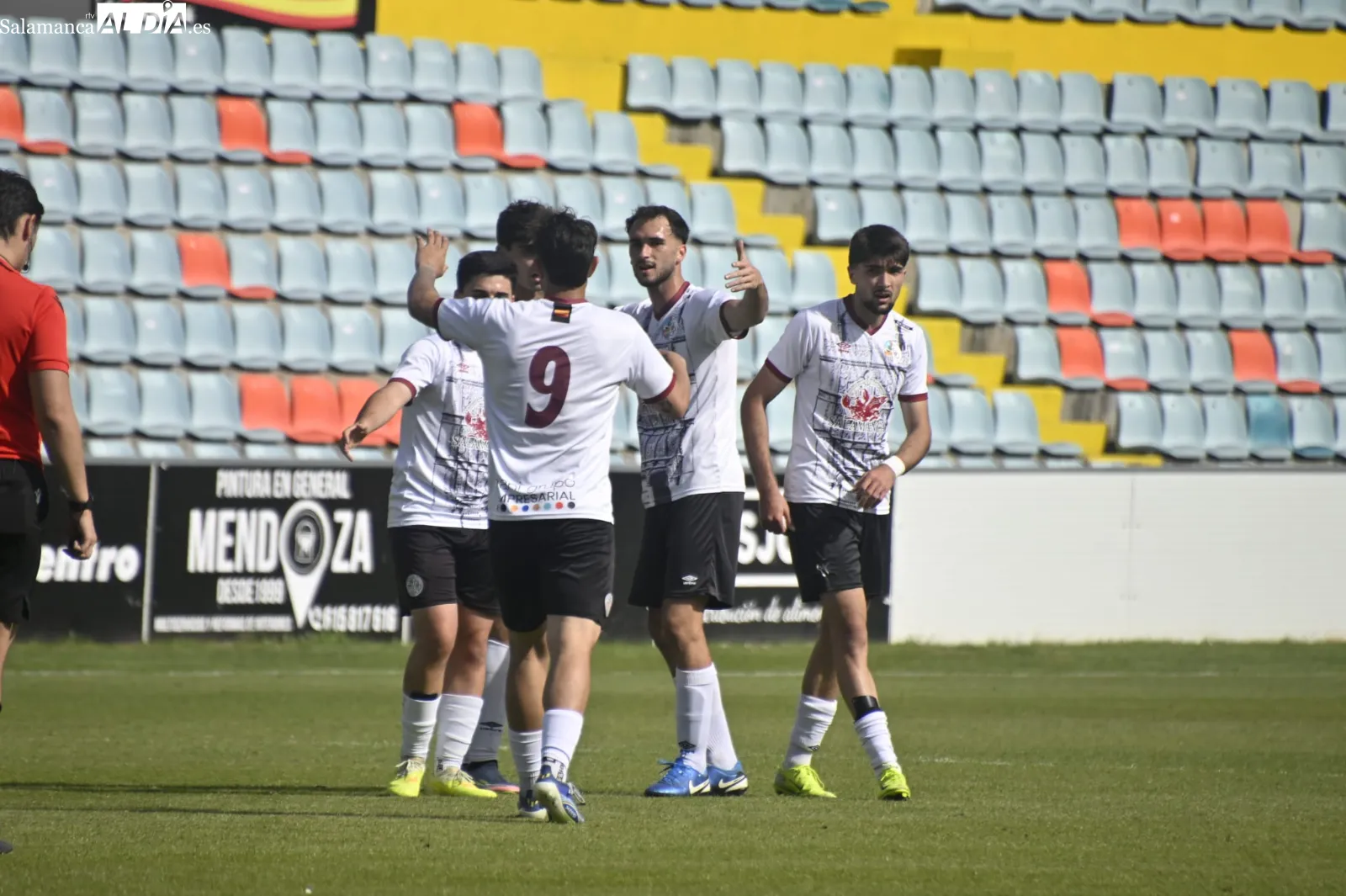 FOTOS | El filial del Salamanca UDS celebra en el Helmántico el ascenso a Tercera RFEF