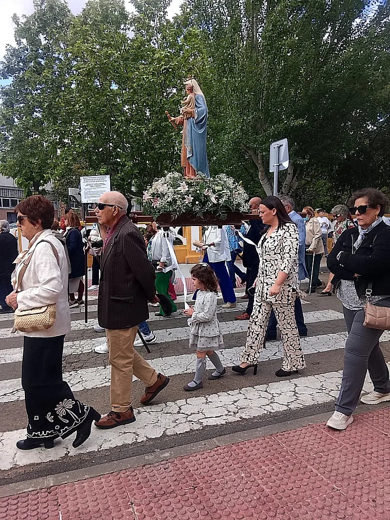 Foto 2 - La Virgen de los Remedios procesiona en San Crist&oacute;bal  