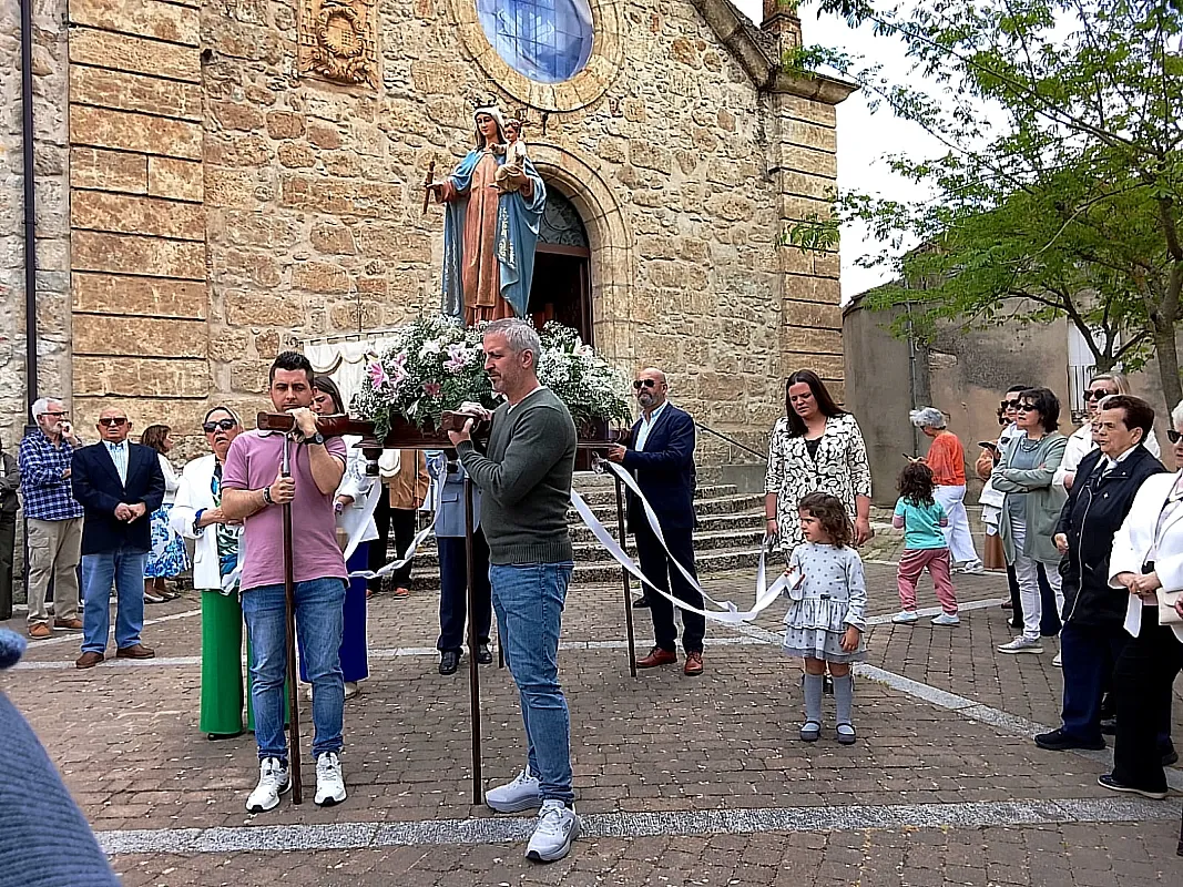 Foto 4 - La Virgen de los Remedios procesiona en San Crist&oacute;bal  