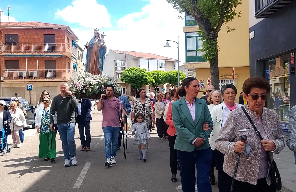 La Virgen de los Remedios procesiona en San Cristóbal  