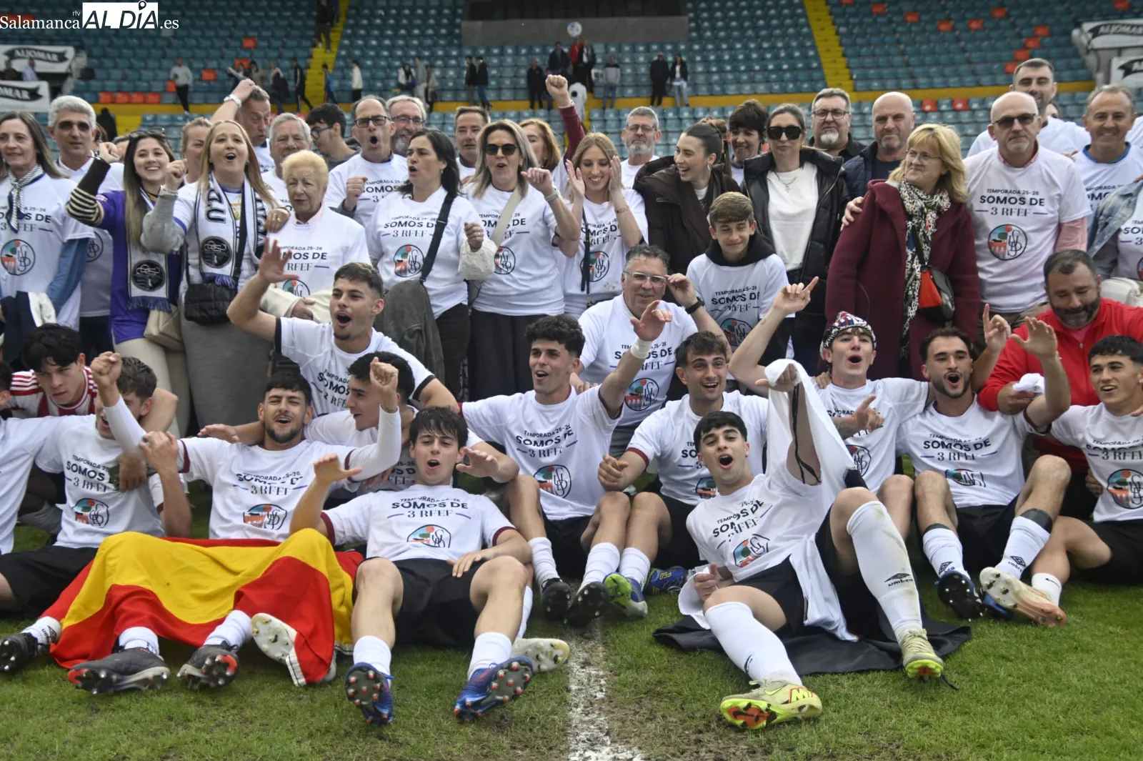 FOTOS | El filial del Salamanca UDS celebra en el Helmántico el ascenso a Tercera RFEF