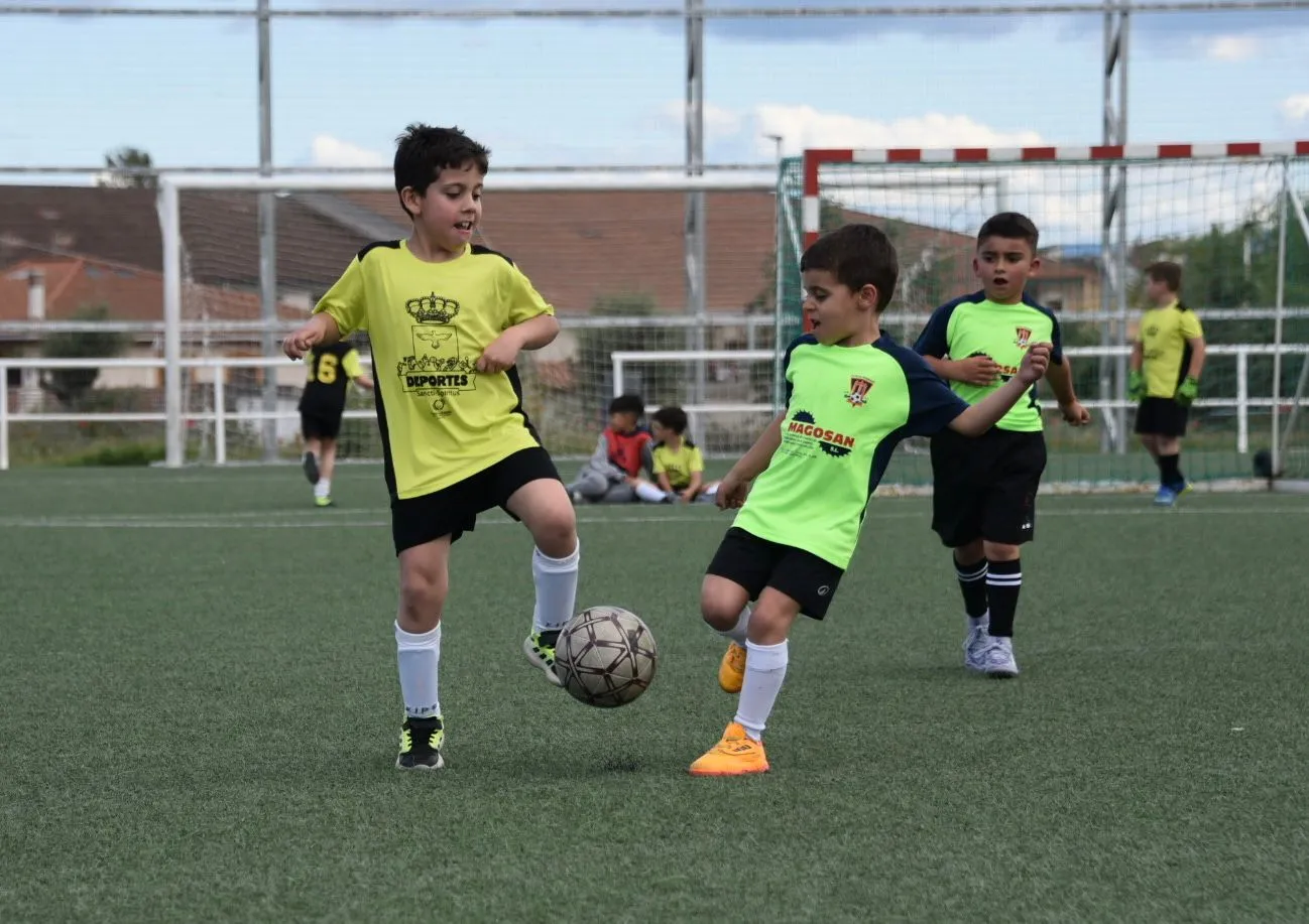 Foto 6 - Magosan lidera la nueva jornada de la III Liga Comarcal mirobrigense con un doblete de victorias