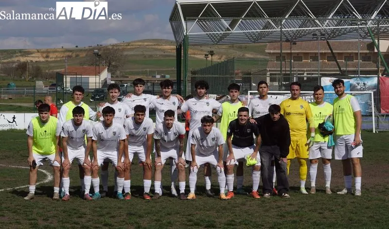 El equipo Aficionado del Alba de Tormes CF mantiene su identidad desde el compromiso y el sentimiento de grupo