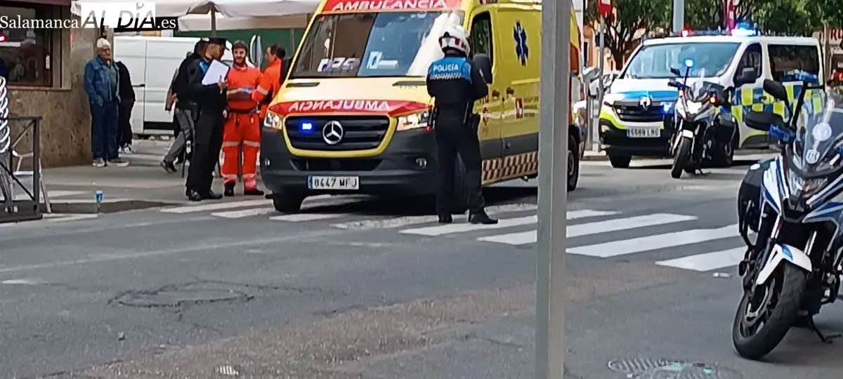 Imágenes del atropello a una mujer en la avenida de los Cedros de Salamanca. Fotos: César García