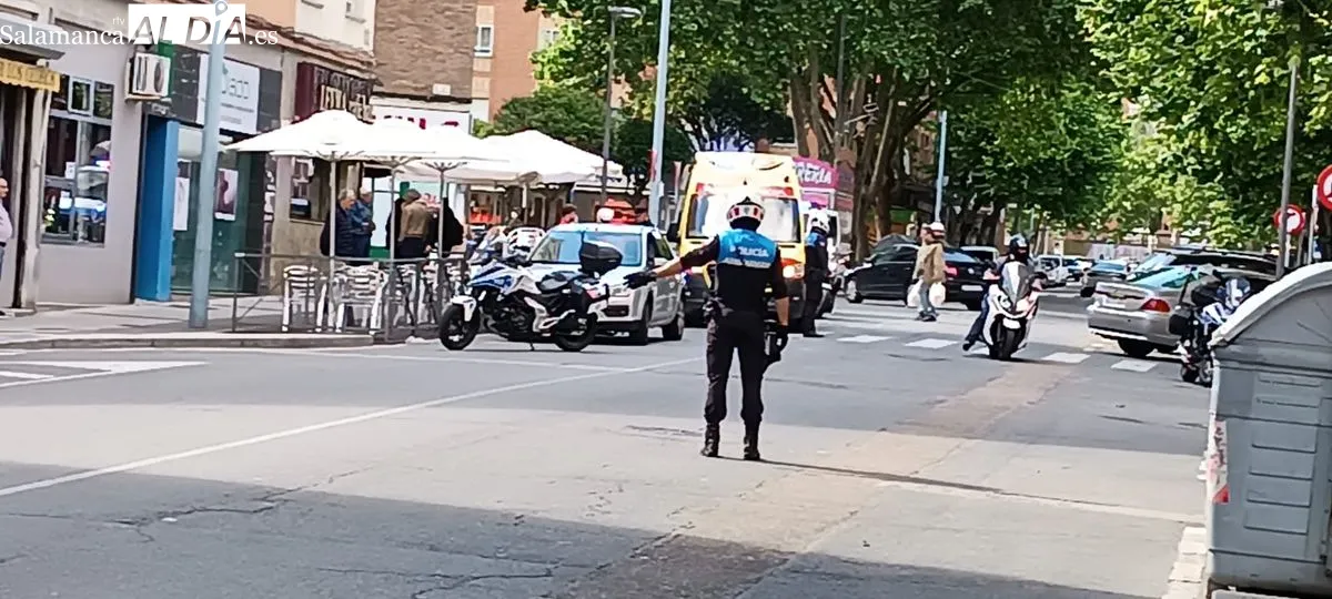 Imágenes del atropello a una mujer en la avenida de los Cedros de Salamanca. Fotos: César García