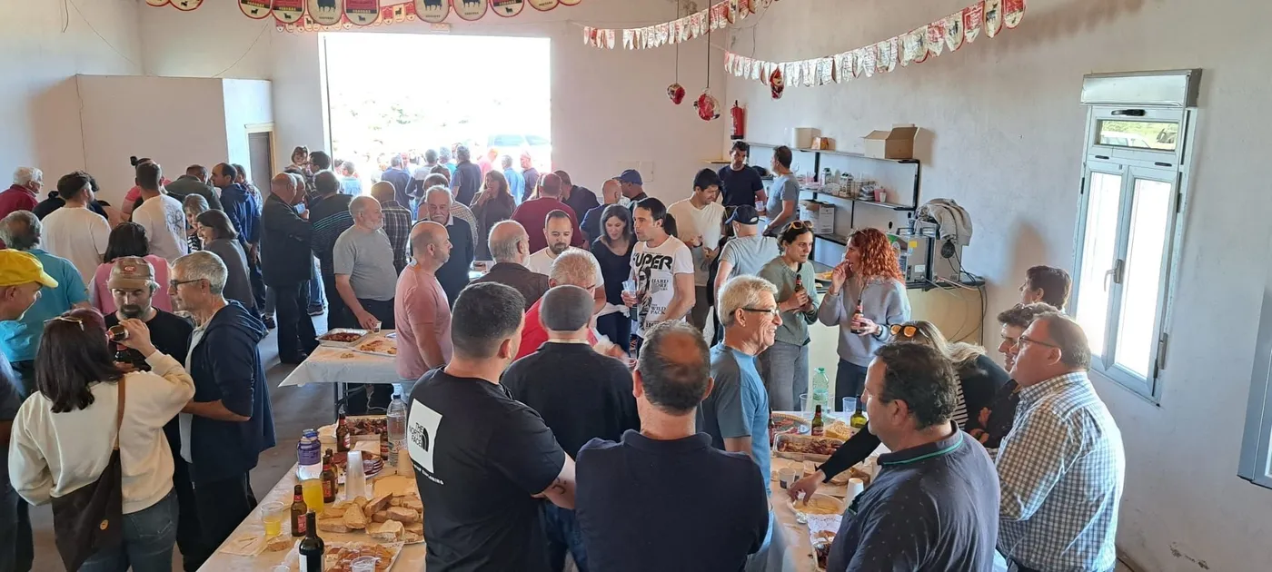 Berganciano agradece la ayuda en el incendio con una comida